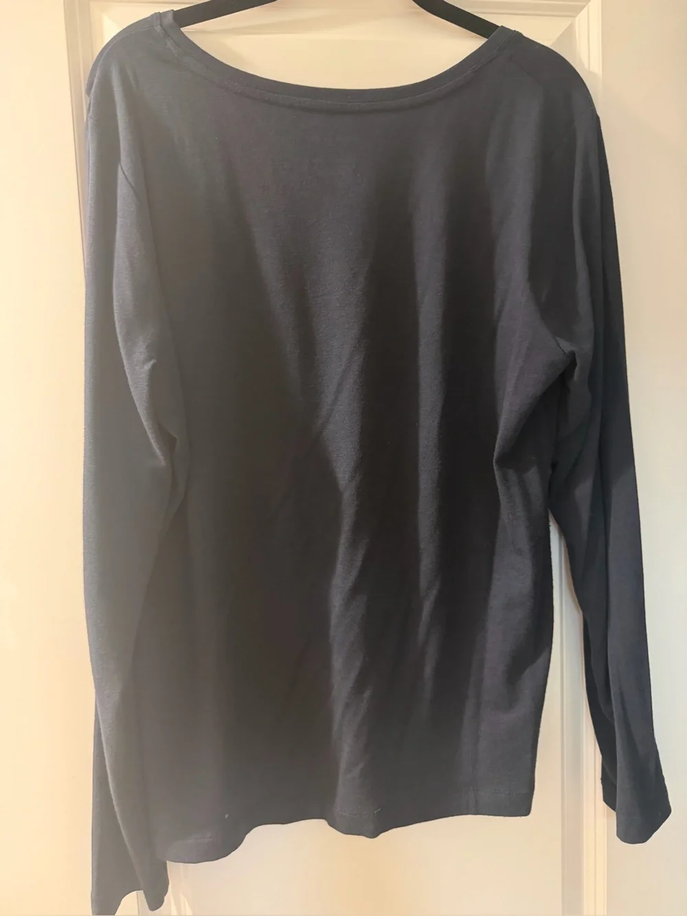 Banana Republic Timeless Tee T-Shirt Intemporel V-Neck Long Sleeve Top, L, Navy - Picture 4 of 4